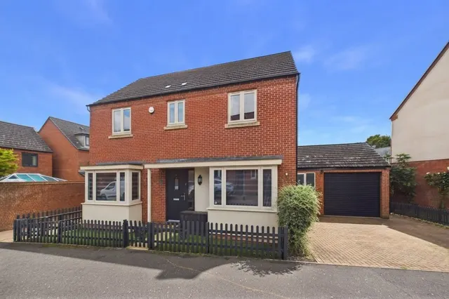 Kent Road South, St Crispins, NN5, photo 1