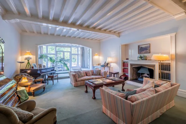 Photo 2 — Wadham Gardens, Primrose Hill, London, NW3 3DN