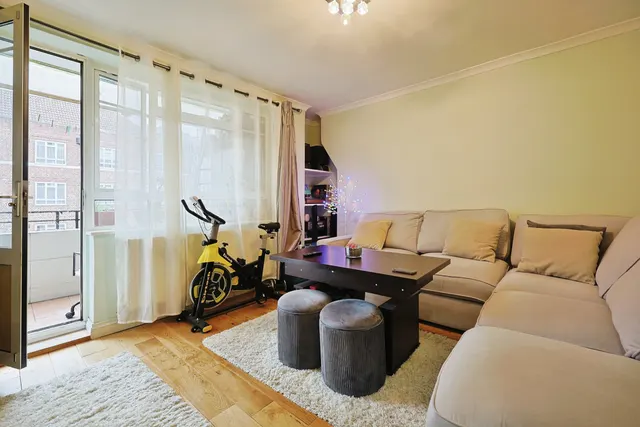 White City Estate, London, W12, photo 2