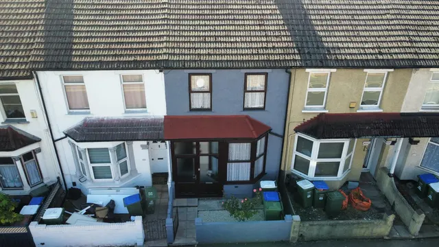 3 bedroom house, Gilbert Road, Belvedere, DA17