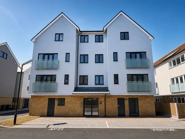 Breeze Crescent, St. Mary's Bay, TN29, photo 1