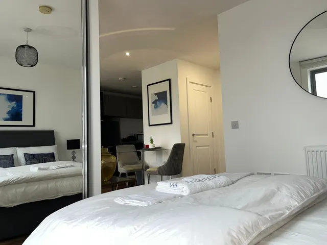 London, E14, photo 3