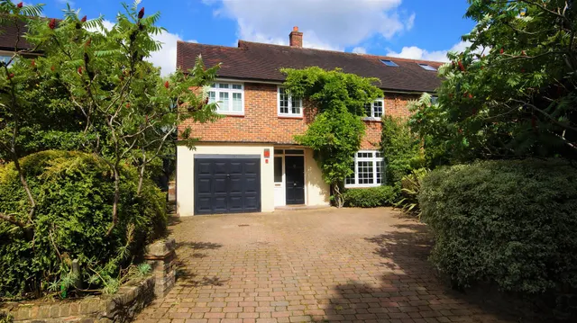 Wellfields, Loughton, photo 1