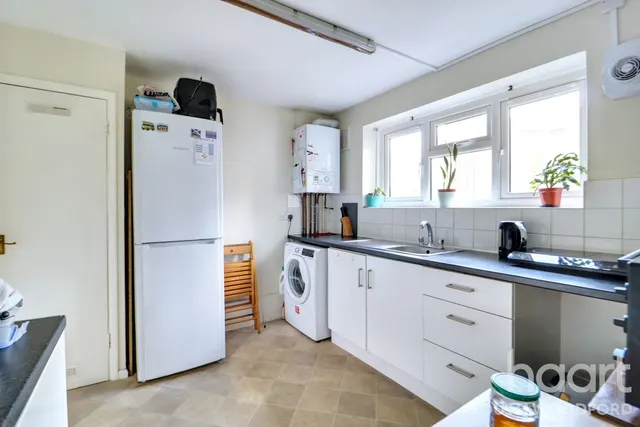 Chigwell Road, South Woodford, E18, photo 2