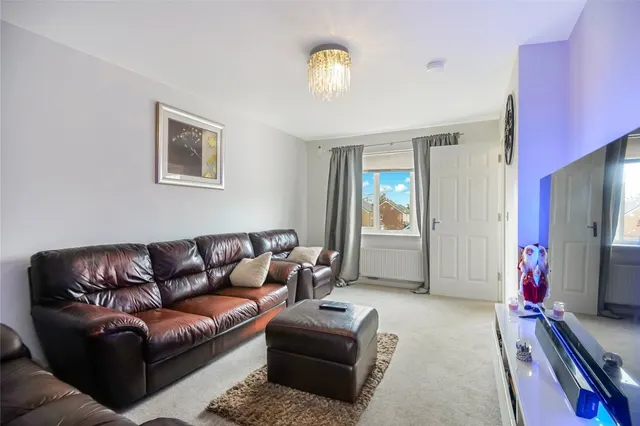 Photo 3 — Aquitania Crescent, Larkhall, South Lanarkshire, ML9