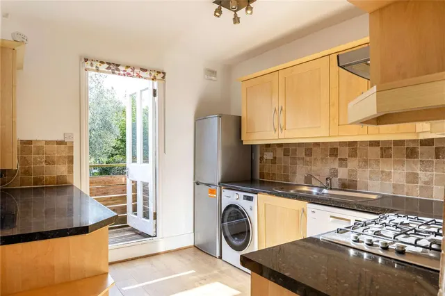 Photo 3 — Cromford Road, Putney, London, SW18 1PA