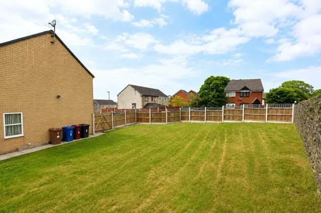 Eastcott Close, Blackburn, BB2, photo 2