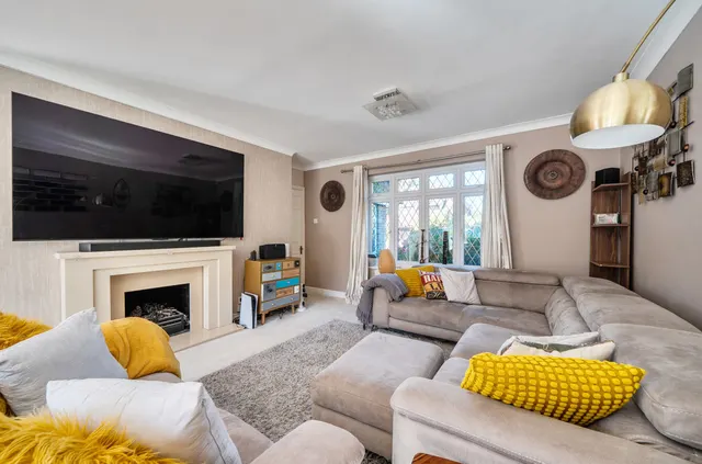 Beverley Close, Camberley, GU15, photo 2