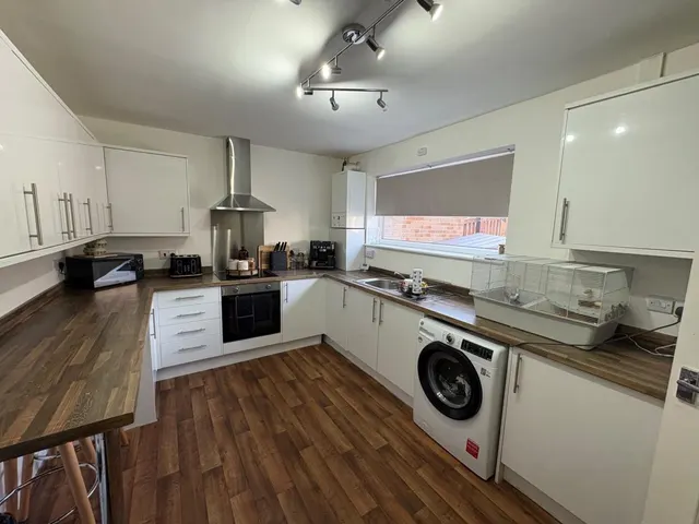 Shaftesbury Drive, Hoyland, photo 2