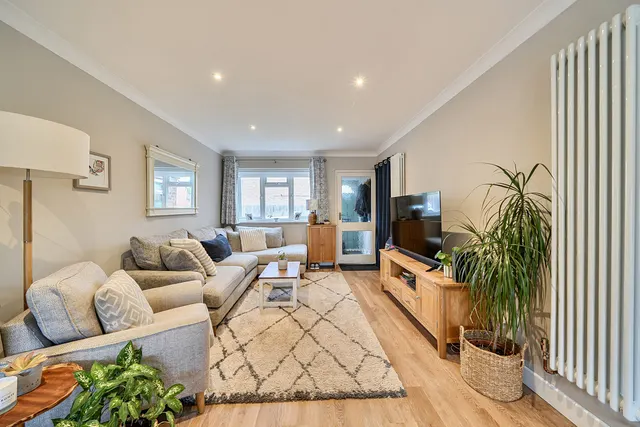 Hall Close, Mill End, WD3, photo 2
