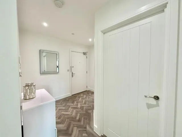 Blyth Road, Hayes, UB3, photo 2