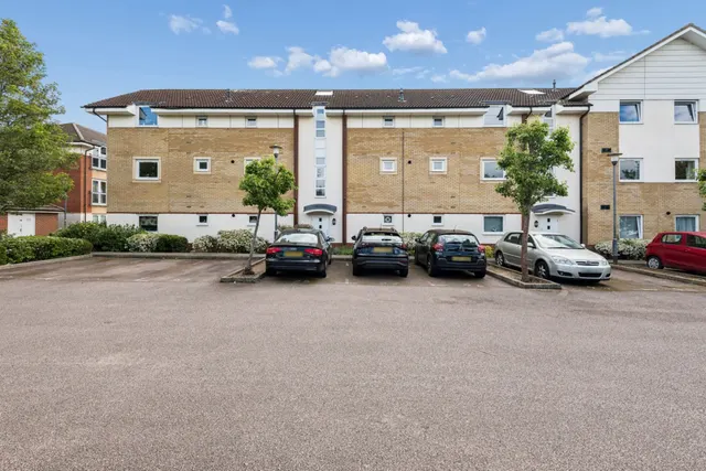 Photo 2 — Eddington Crescent, Welwyn Garden City,