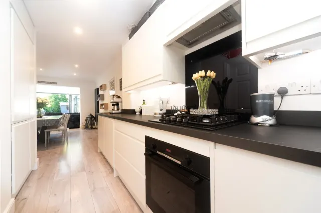 Campbell Close, Byfleet, West Byfleet..., photo 1