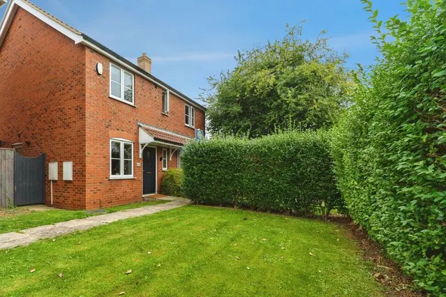Bluebell Road, Grimsby, DN33, photo 1