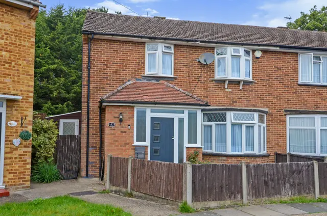 Meadfield, Edgware, photo 1