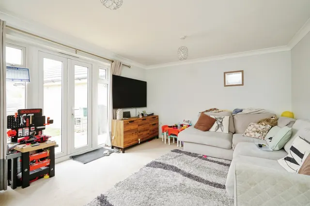 Photo 2 — Blackthorn Road, Didcot