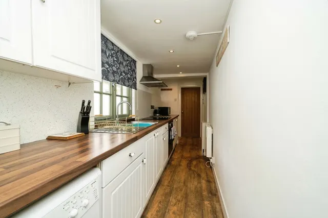 West Looe Square, Looe, PL13, photo 3
