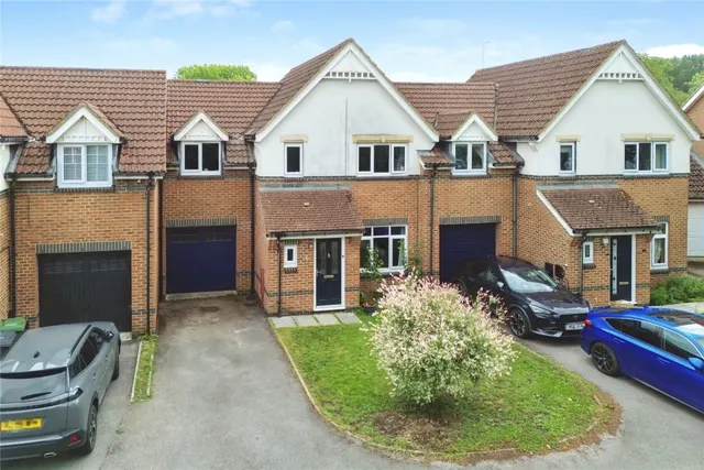 Campbell Road, Bramley, RG26, photo 1