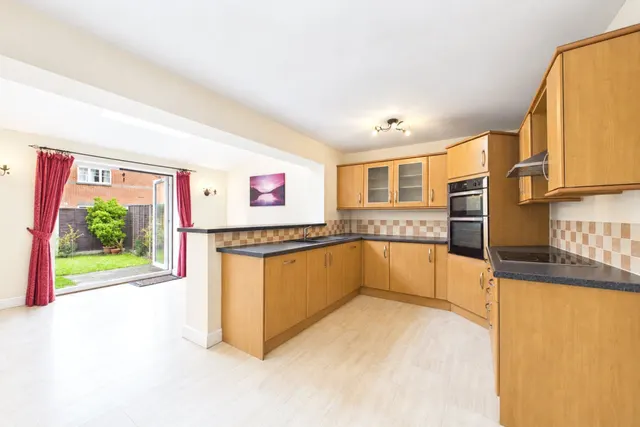 Campbell Road, Bramley, RG26, photo 2