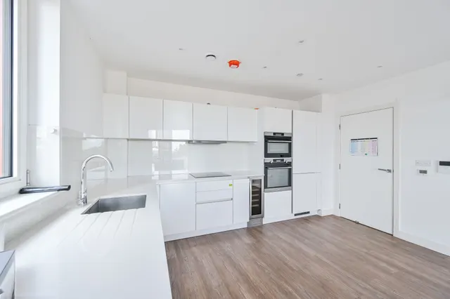 Photo 3 — Apartment 12, Distel Apartments, 19 Telegraph Avenue, London