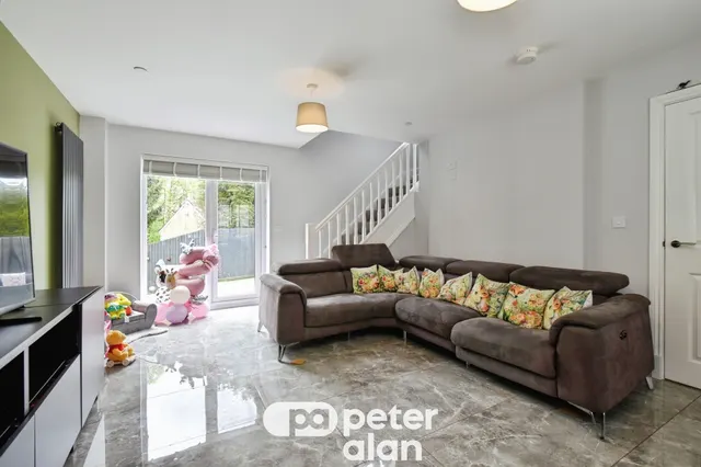Llys Clarence Aberdare, CF44, photo 2
