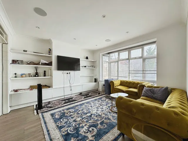 Sefton Avenue, London, NW7, photo 3
