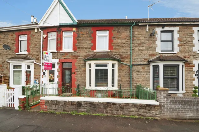 4 bedroom house, Oxford Street, Nantgarw, CF15