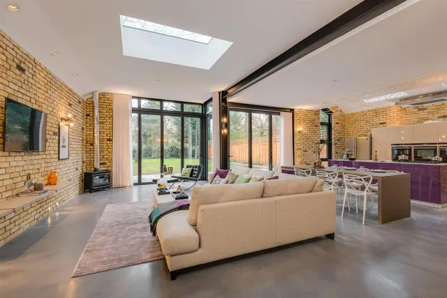 Willesden Lane, London NW2 5RE, photo 1