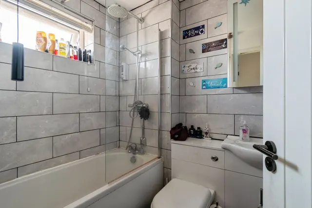 Photo 3 — Gatcombe Drive, Stoke Gifford, Bristol, Gloucestershire, BS34