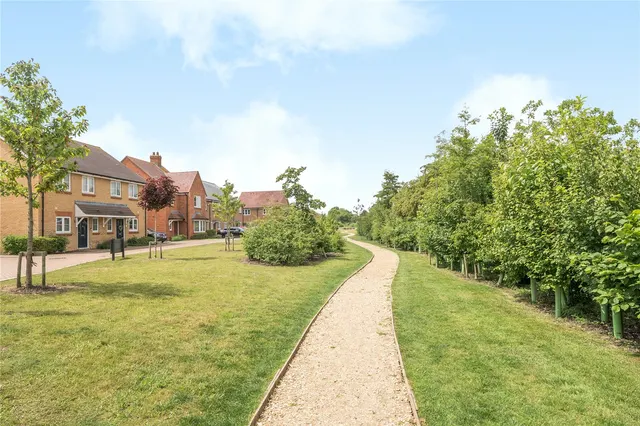 Photo 2 — Elizabeth Bree Close, Ash, Guildford, Surrey, GU12 6FR