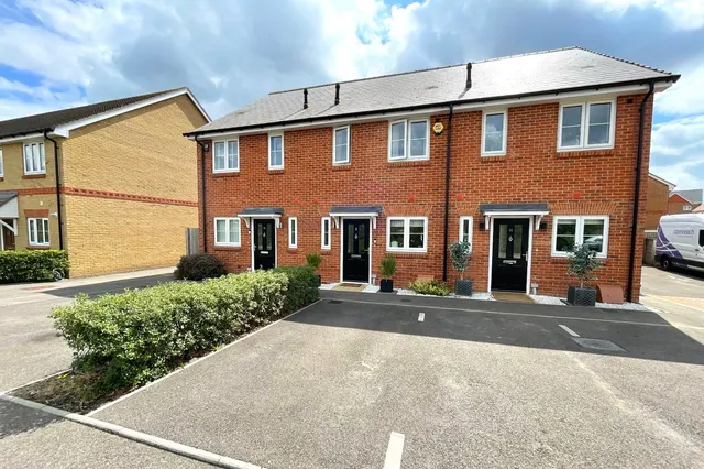 Elizabeth Bree Close, Ash, Guildford, Surrey, GU12 6FR, photo 1