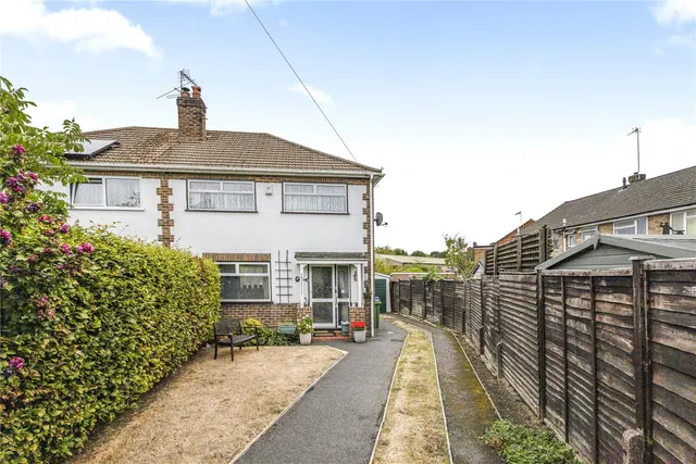 Sherwood Road, Knaphill, GU21, photo 1