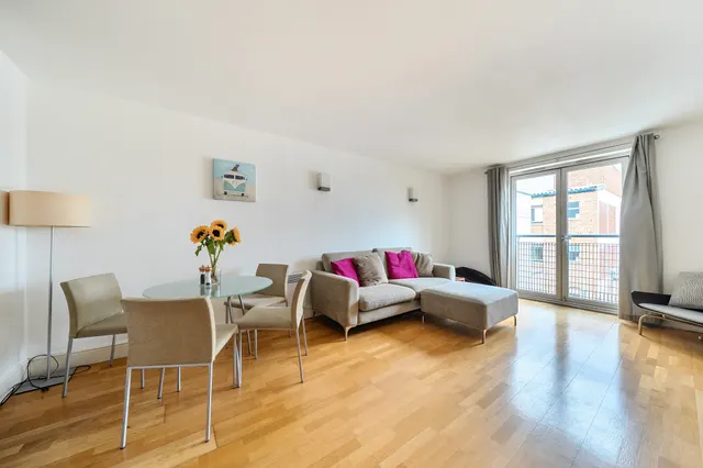 Plumbers Row, London, E1, photo 1