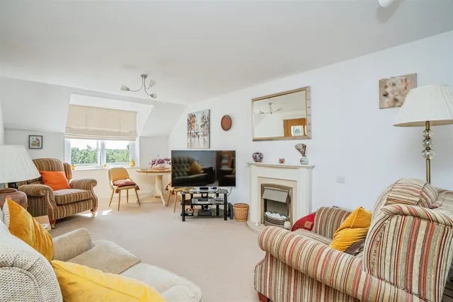 Beaconsfield Road, Waterlooville, PO7, photo 1