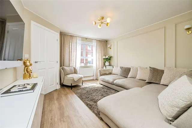 Axminster Drive, Stourport-on-Severn, DY13, photo 3