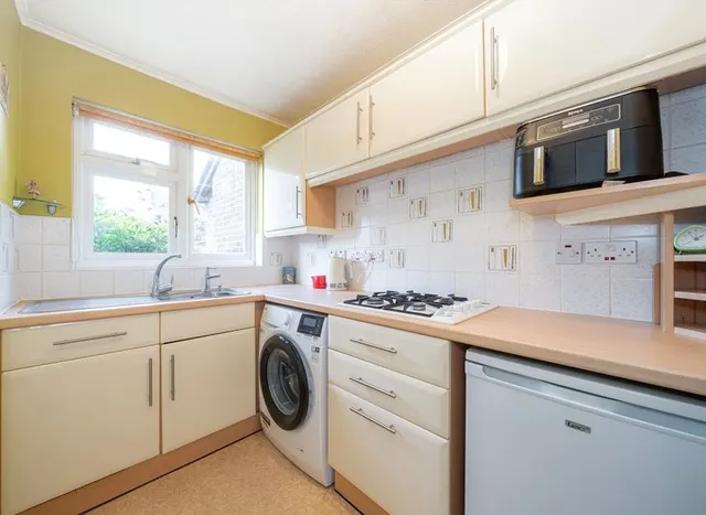 Photo 2 — Ploughmans End, Isleworth, TW7