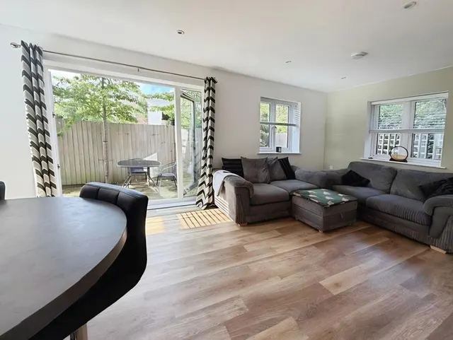 Dedworth Road, Windsor, SL4, photo 2