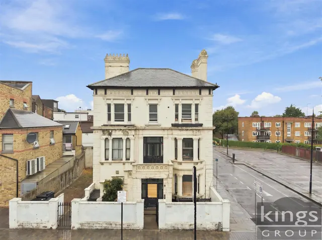 Chesnut Road, London, photo 1