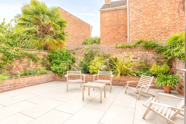 Photo 3 — St. Marys Crescent, Leamington Spa, Warwickshire, CV31