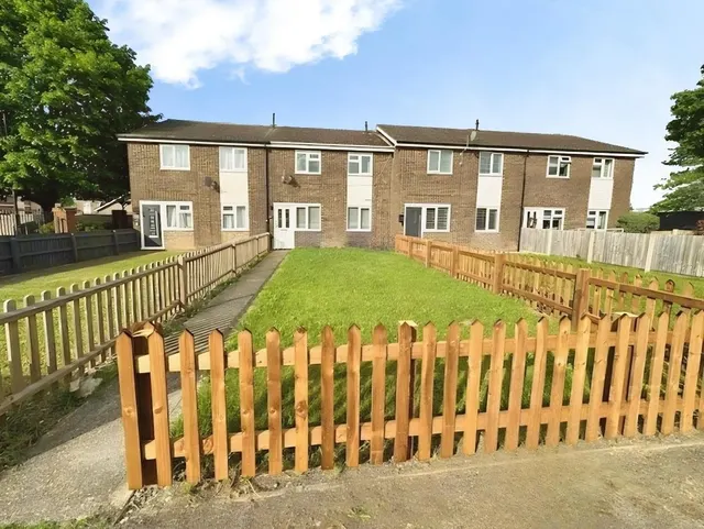 Brampton Gardens, St. Neots, PE19, photo 1