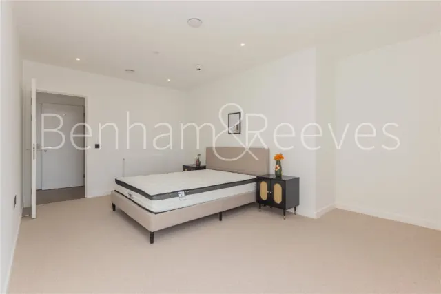 Carnwath Road, Imperial Wharf, SW6, photo 3