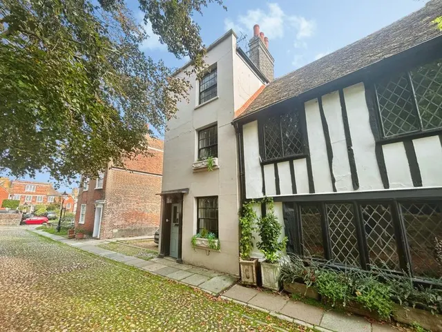 Church Square, Rye, TN31, photo 1