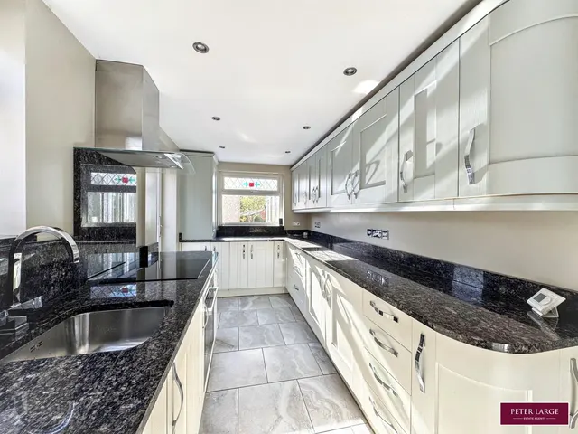 Grange Avenue, Rhyl, LL18, photo 2