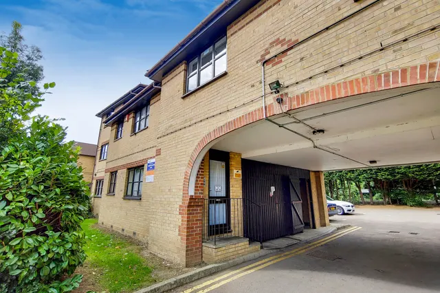 Flat 53B Hickory Close, Edmonton, London, N9 7PY, photo 1