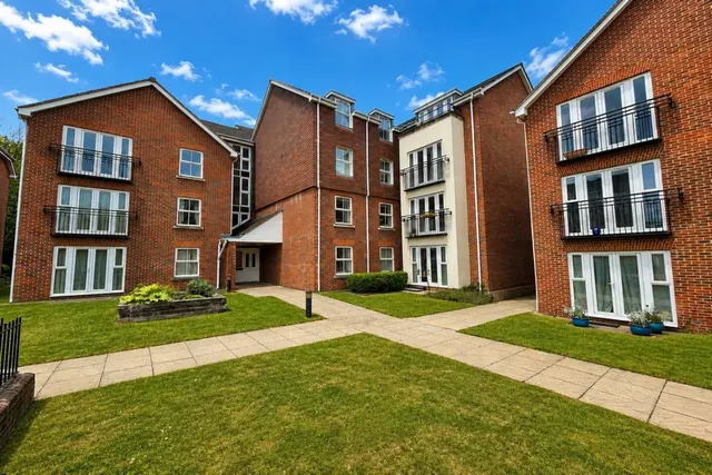 Birch Meadow Close, Warwick, photo 1