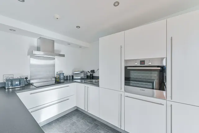 Photo 3 — Flat 175, Building 22, Cadogan Road, London