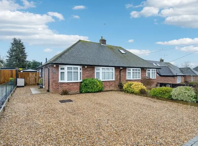 New Road, Bourne End SL8 5BH, photo 1