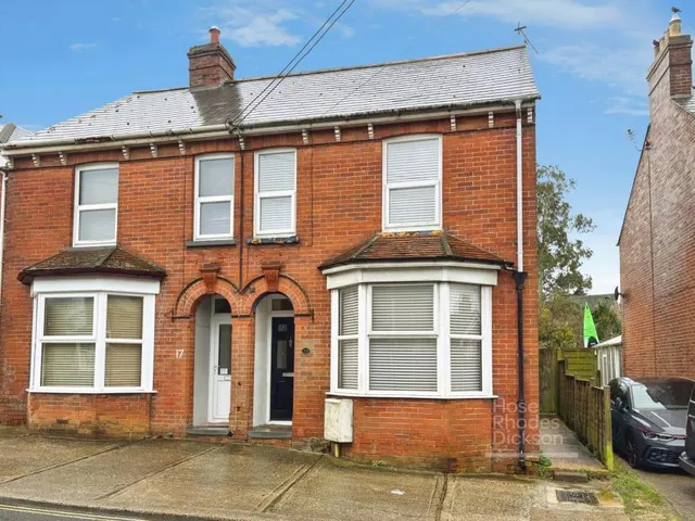 Priory Road, Newport, PO30, photo 1