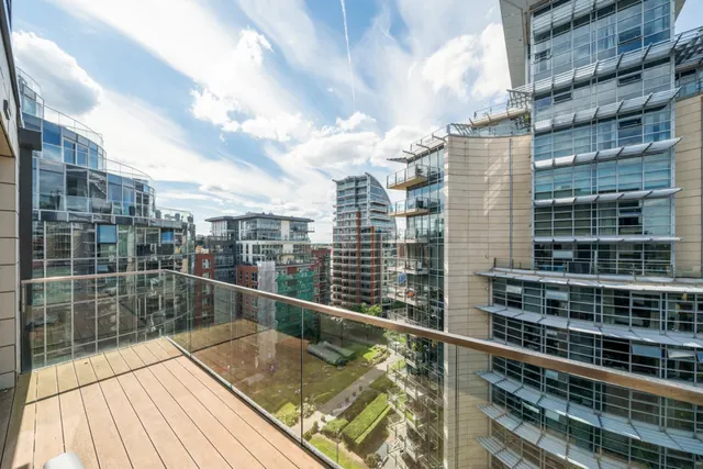 Photo 2 — Meridian House, Battersea Reach