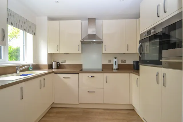 Eaves Court The Retreat, Princes Risborough, HP27, photo 2